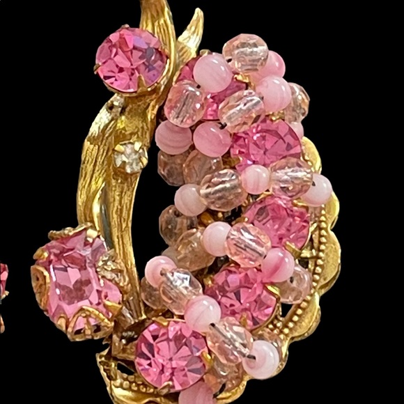Vintage Pair Of Robert Clip Pink Rhinestone Earrings - Picture 5 of 9